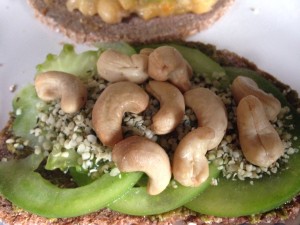 Foto Sandwich Marañones y Hemp seeds