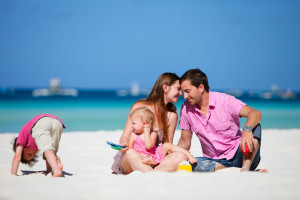 99154__sea-sand-beach-family-children-boy-girl-sky-summer_p